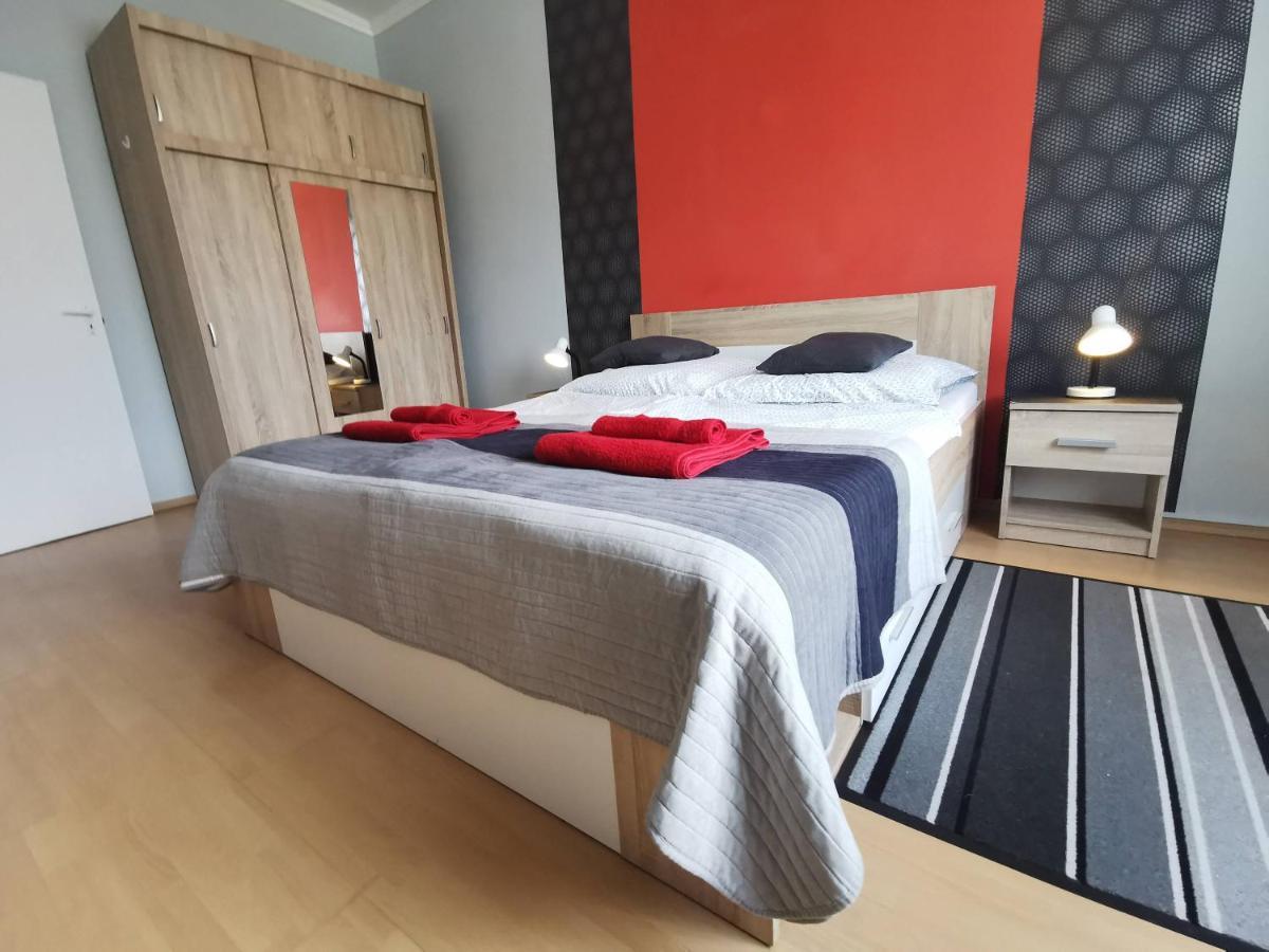 Smart Szallas Apartman Мишкольц Экстерьер фото
